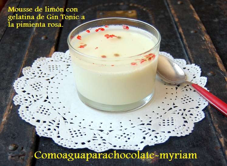 Vasitos De Mousse De Limón Con Gelatina De Gin Tonic A La Pimienta Rosa.
