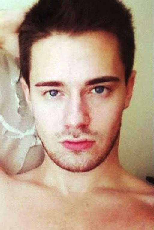 El Lavadero de las Muñecas: CHRIS CROCKER NOS PRESUME SU NUEVO TRASERO