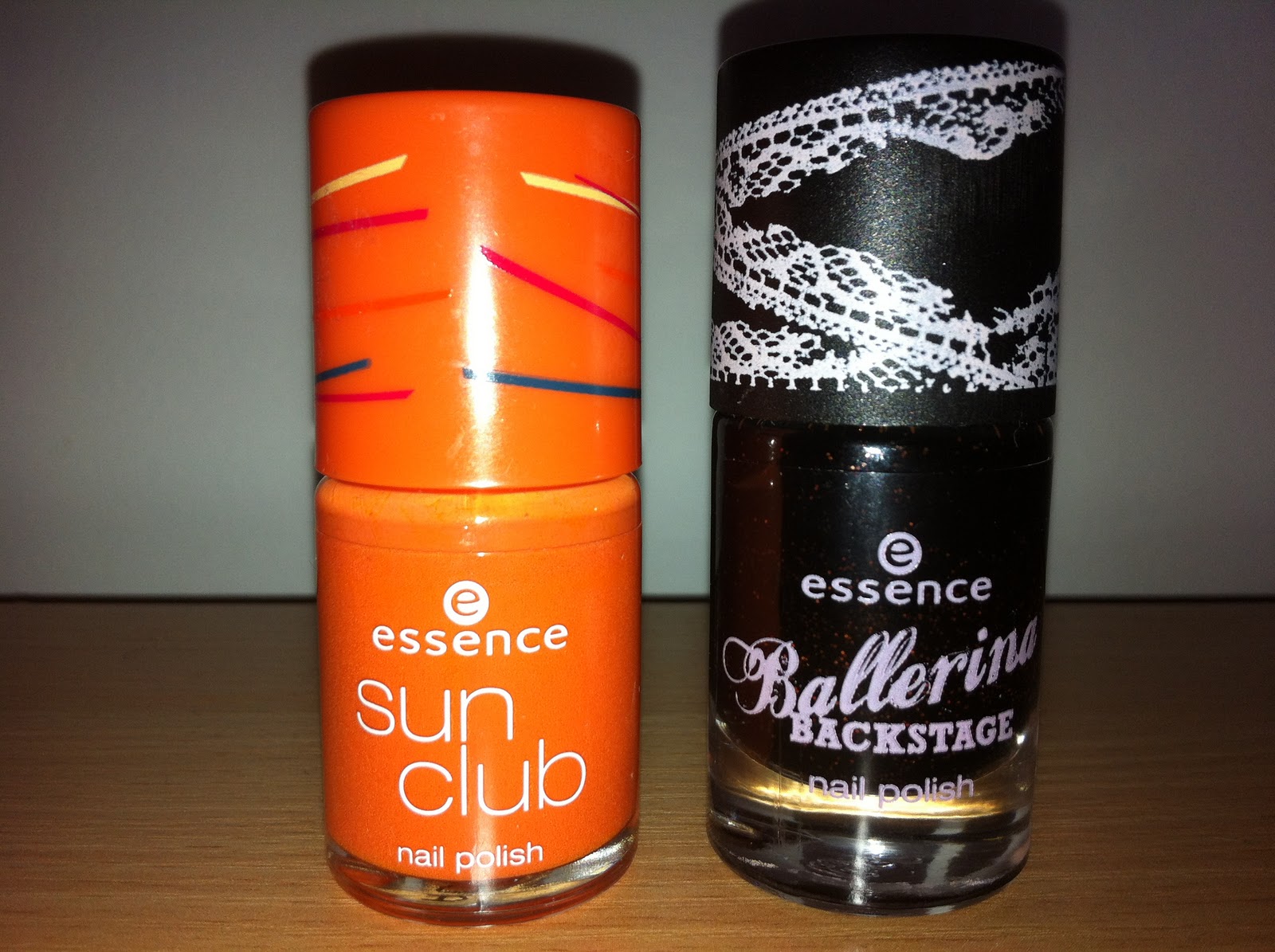 Essence Orange Sunset and Grand-Pile In Black and Look by Bipa nail stickers