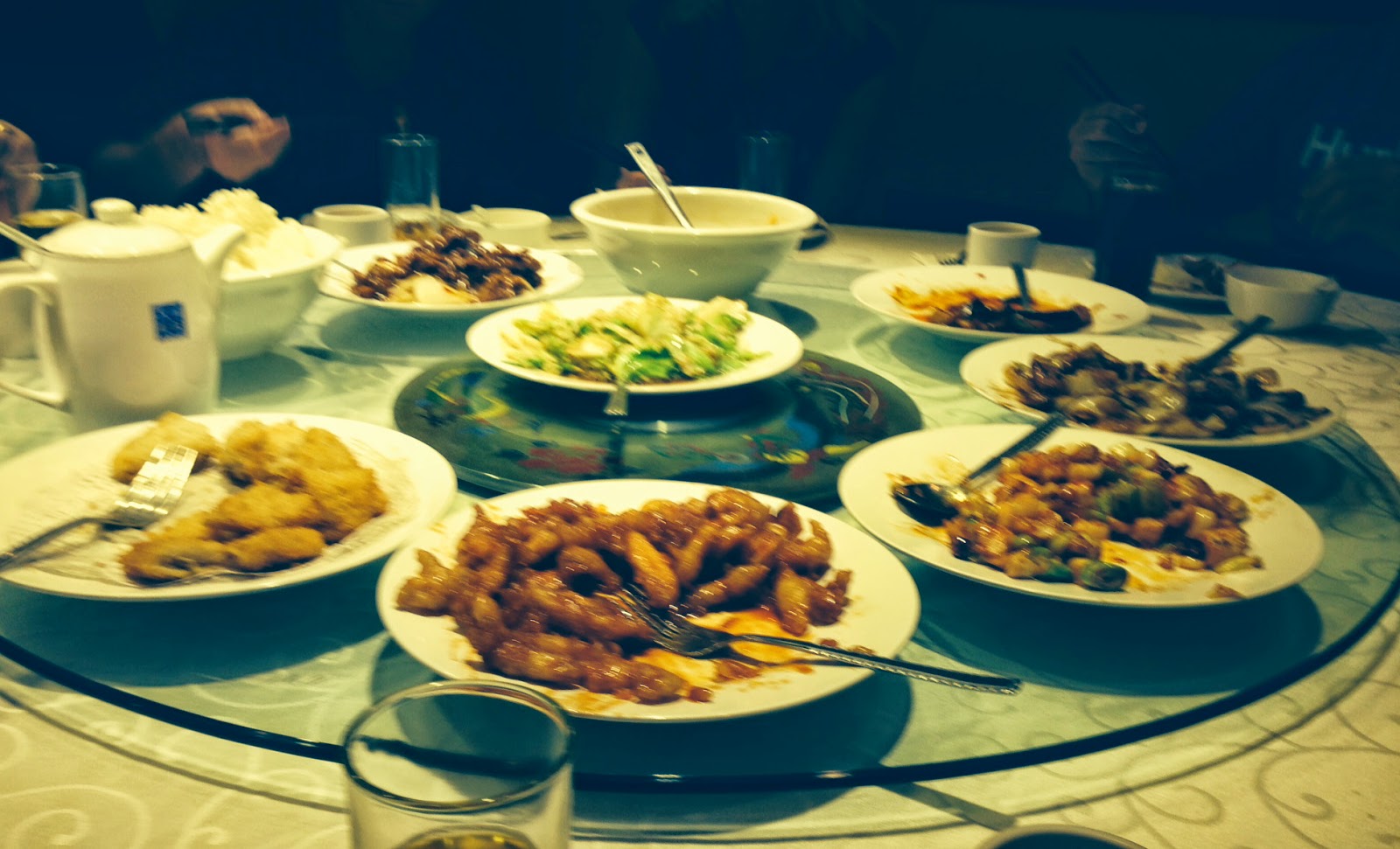 Chinese dining style - lazy susan Chinese dining style - lazy susan
