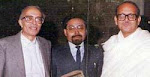 प्रख्यात व्यंग्यकार श्री शरद जोशी, अतुल मिश्र और भूतपूर्व प्रधान मंत्री श्री वी.पी. सिंह