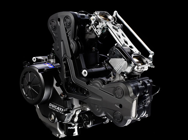 2013-Ducati-Diavel-engine