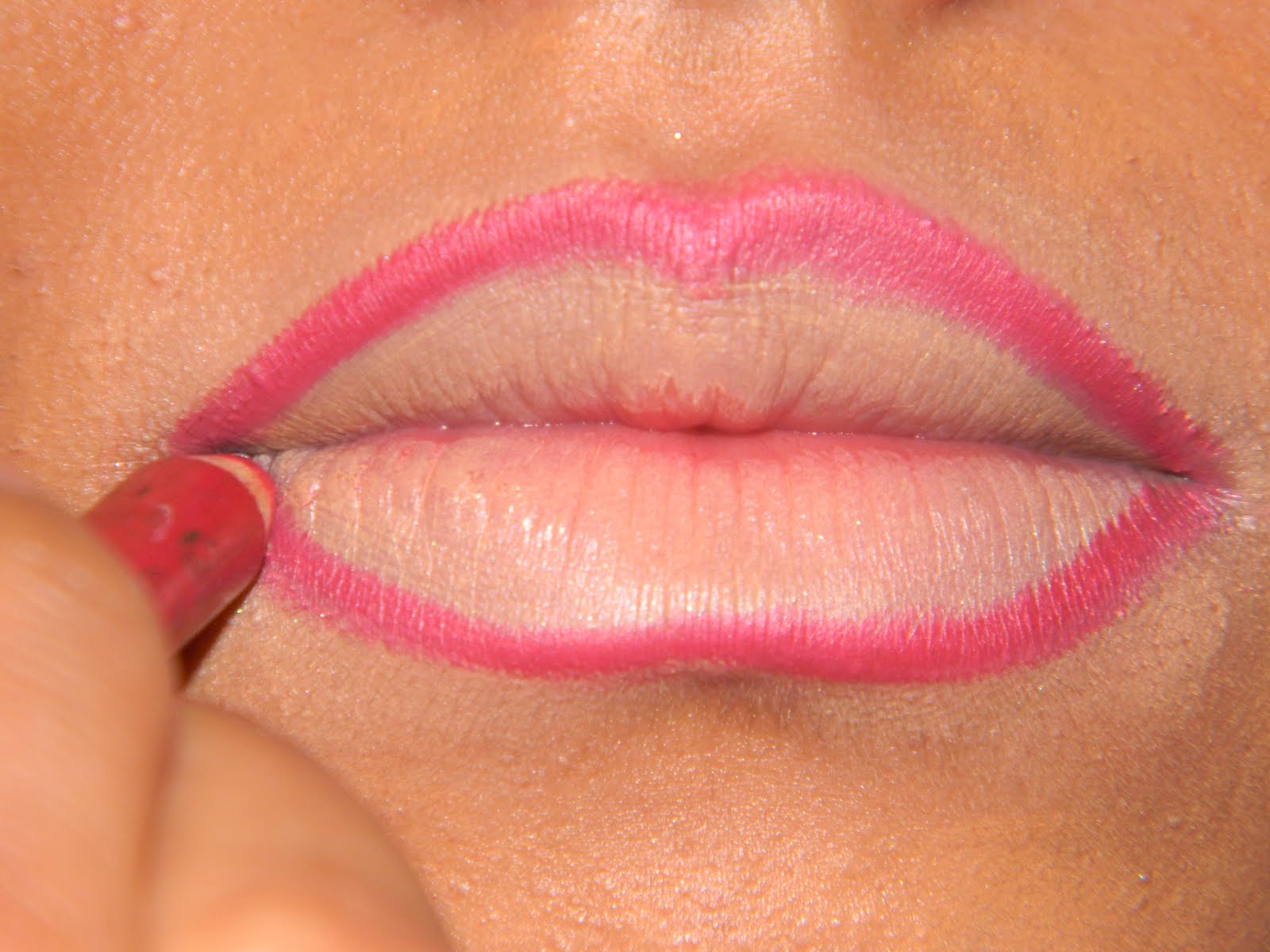 Rumela the shopaholic... How to make your thin lips look pouty