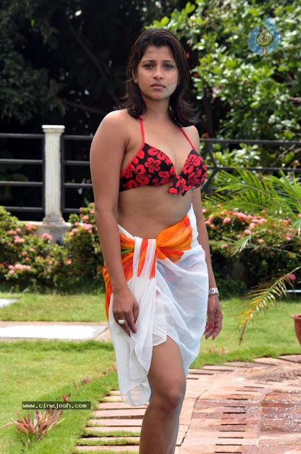  Nadeesha Hemamali Wearing Bikini 