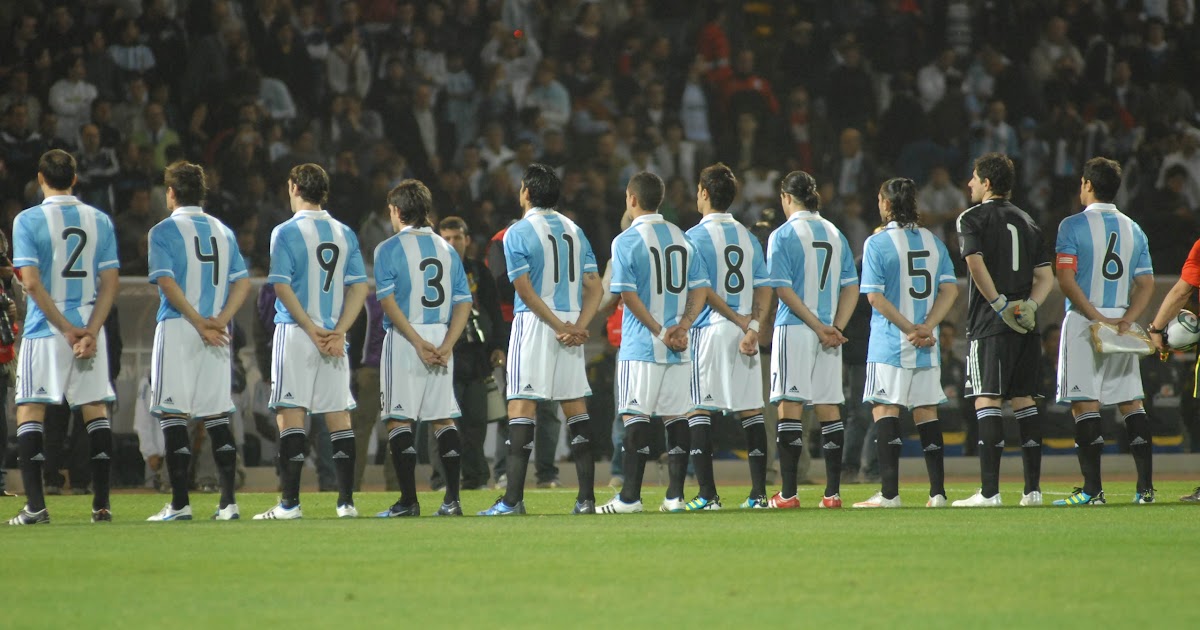 PASIÓN FUTBOLERA: Selección argentina: Allá tenemos un par