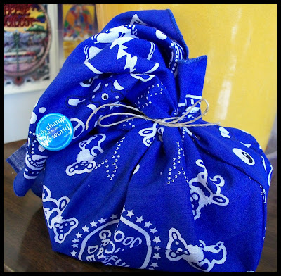 bandana+gift+wrap - Creative & Eco-Friendly Ways to Wrap