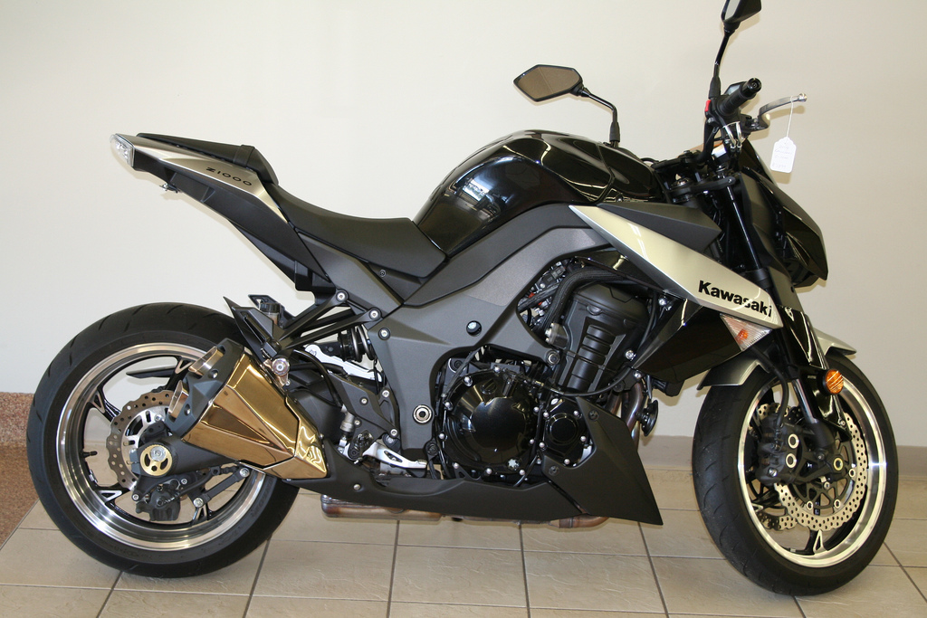 Entertainment World Kawasaki heavy bike