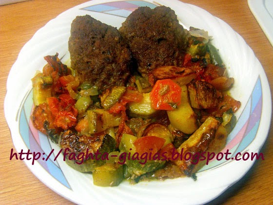 Μπιφτέκια με λαχανικά στον φούρνο - Τα φαγητά της γιαγιάς Μπιφτέκια με λαχανικά στον φούρνο - Τα φαγητά της γιαγιάς