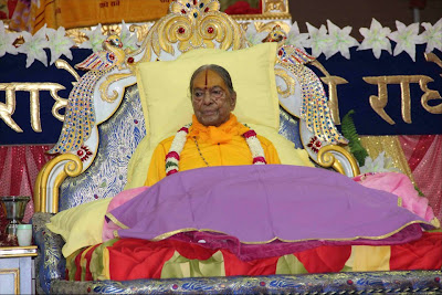 Latest beautiful pictures of Shree Maharajji at Bhakti Dham, Mangarh in 2013