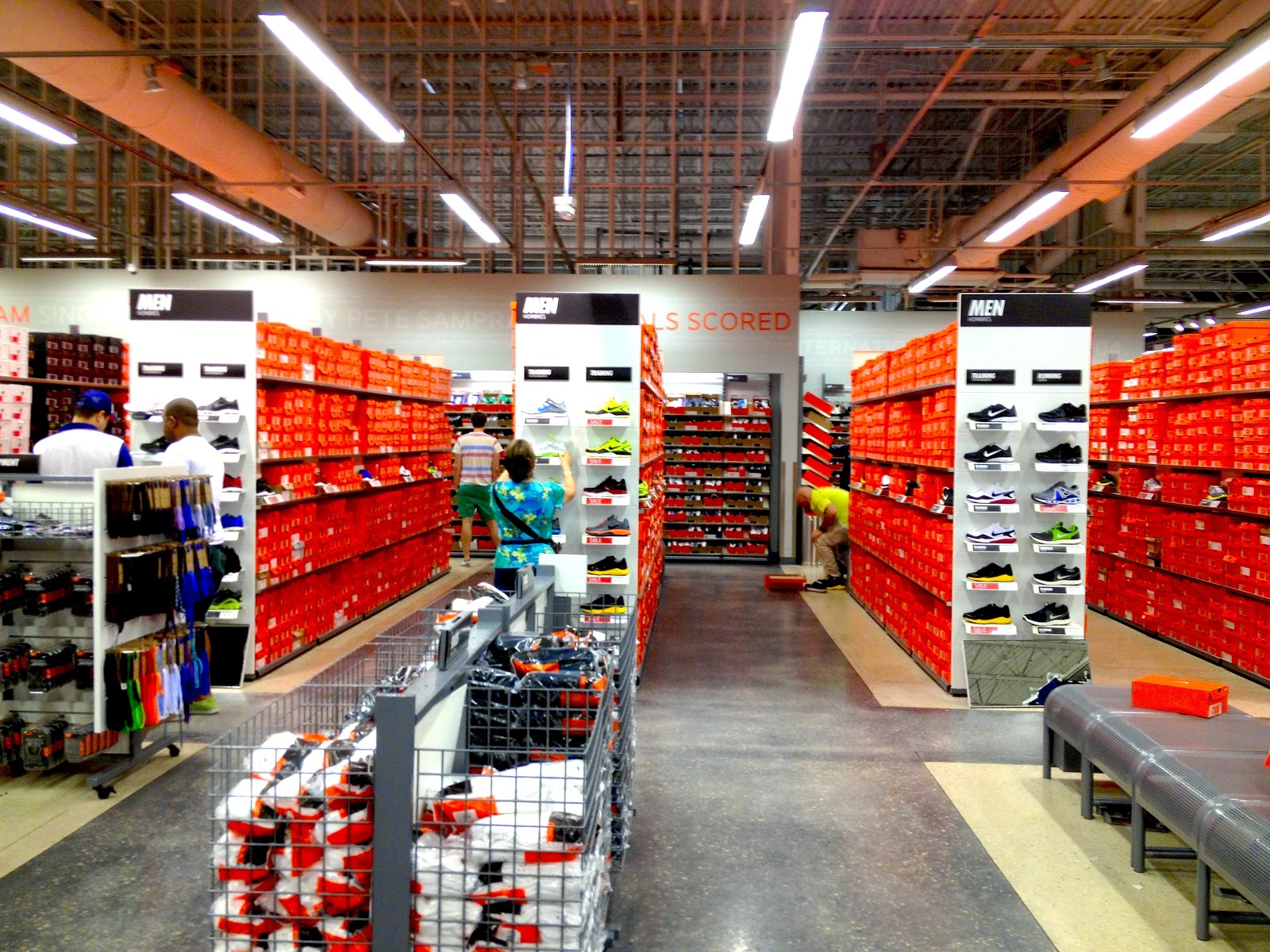 nike outlet international drive
