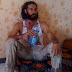 بالفيديو والصور اخر لحظات معتصم القذافي بعد اصابته يدخن سيجارة ويشرب مياه