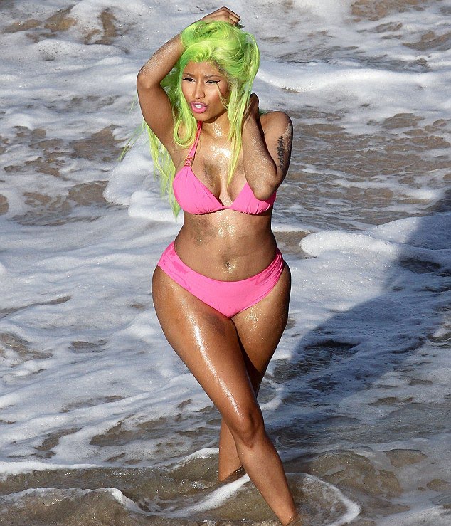 http://4.bp.blogspot.com/-DBw_lIm5Tz0/T2IU139IAlI/AAAAAAAABzM/nTl6YCU2Pm0/s1600/nicki%2Bminaj%2Bin%2Bpink%2Bbikini%2Be.jpg