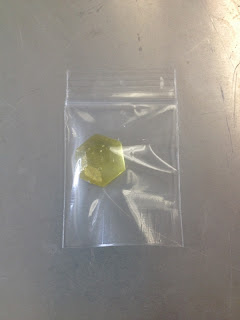Hexagonal gem of hard candy in Pistachio Marshmallow flavor