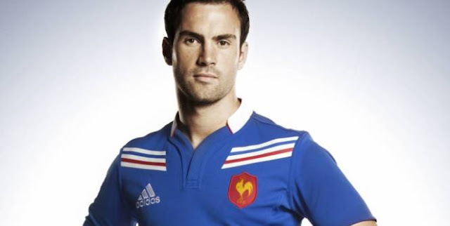 Morgan Parra présente le nouveau maillot Adidas du XV de France