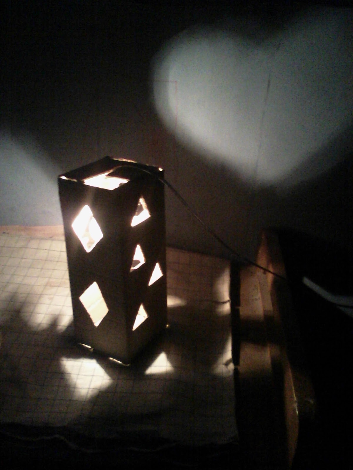 X IIS 1 KELOMPOK 4 Membuat Hiasan Lampu dari Kardus