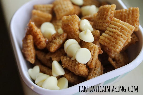 Cinnamon Roll Chex Mix | A sinful sweet snack for any age to enjoy!