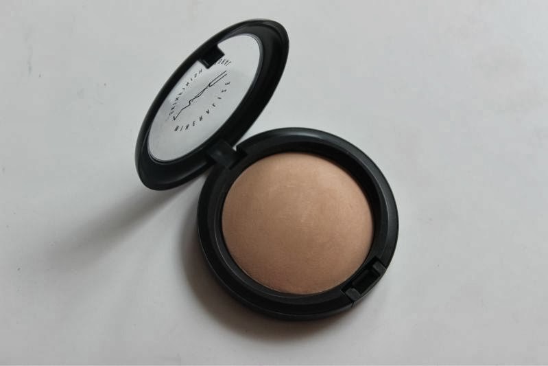 MAC Mineralize Skinfinish Natural in Medium Plus Review | The Sunday Girl