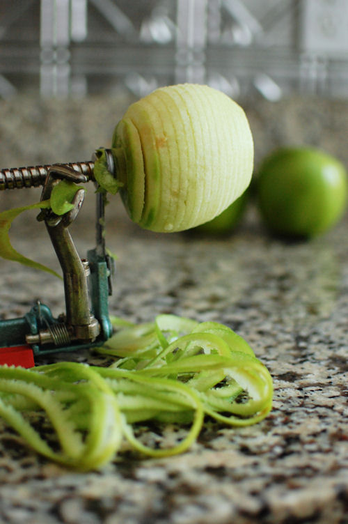 How the Pampered Chef apple peeler - corer - slicer works 