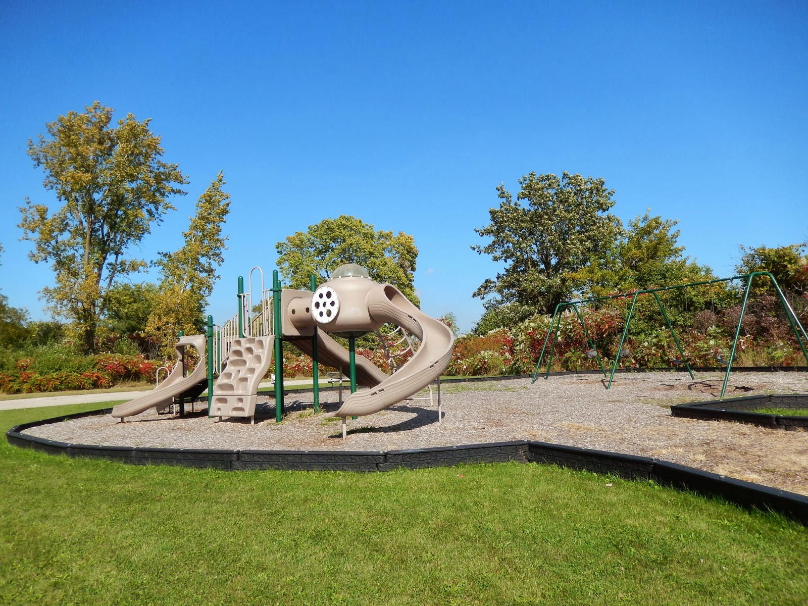 Lake Villa Lifestyle LAKE VILLA SPOTLIGHT NEIGHBORHOOD CEDAR CROSSINGS