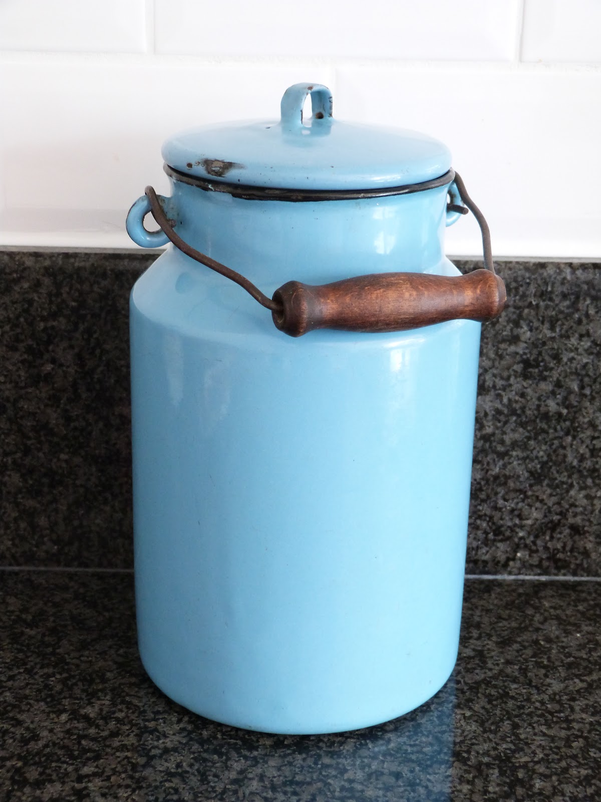 Het brocante schelpenhuisje: emaille melkkannetje Keuken groen blauw