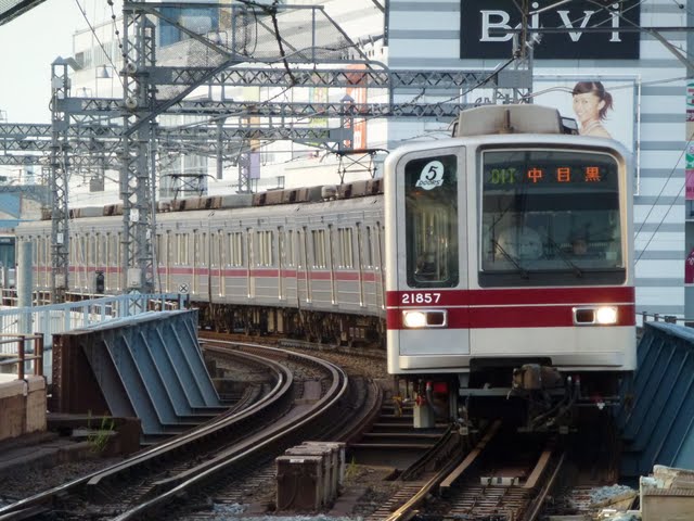 東京メトロ日比谷線　中目黒行き5　東武20000系幕式