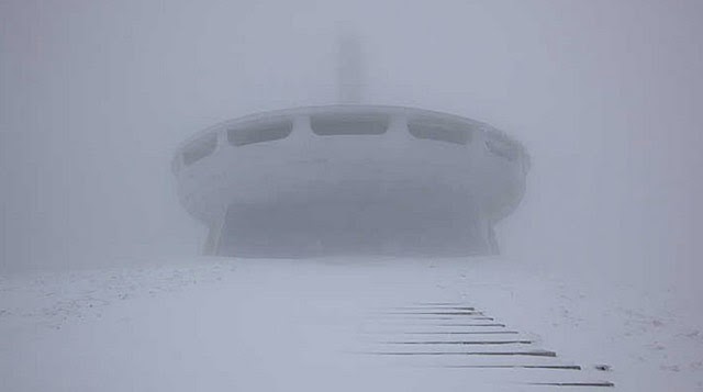 Monumento Buzludzha forma OVNI sovietico edificio