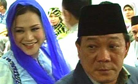 Bung Moktar Minta Astro Ditutup Kerana Siarkan Iklan Berlebihan Bung Moktar Minta Astro Ditutup Kerana Siarkan Iklan Berlebihan, "Siaran Astro Patut Ditutup" Ujar Bung Moktar.. Memang Patut Kan?