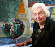 Fuente: http://graphics8.nytimes.com/images/2006/08/26/nyregion/26tharp.jpg
