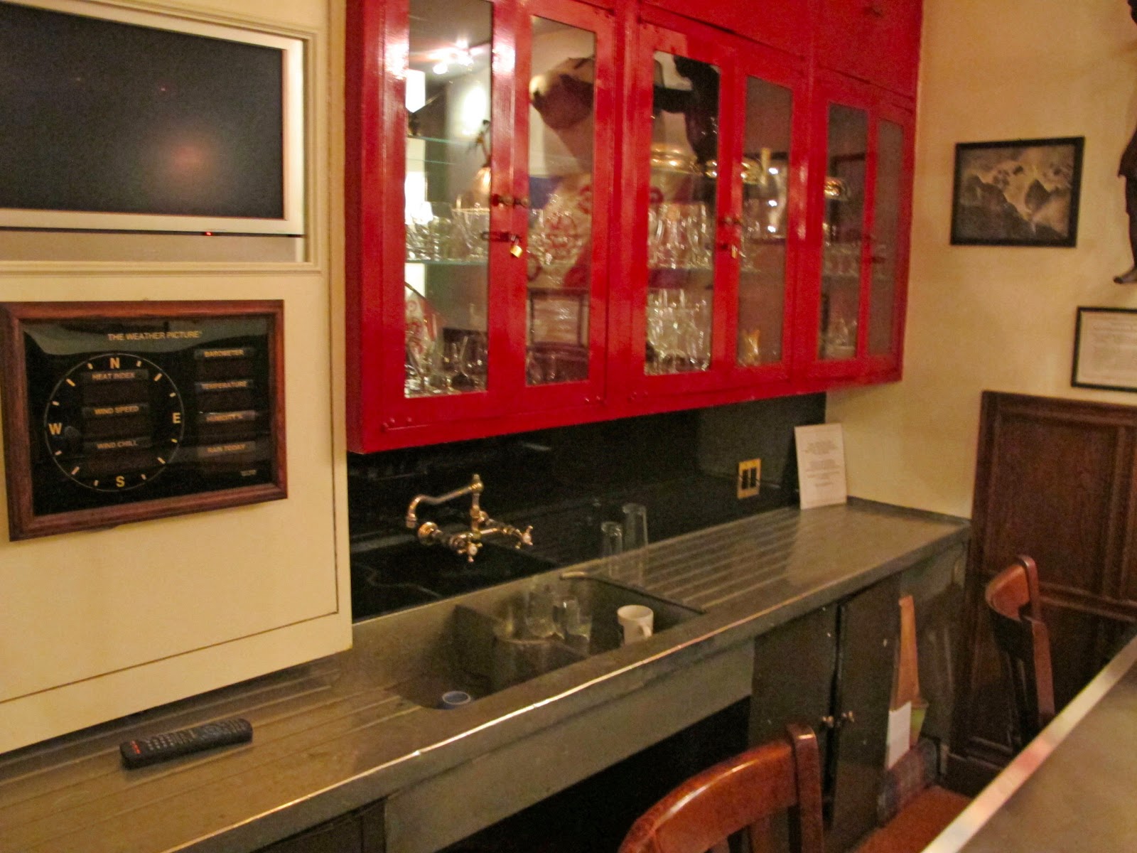 Black lacquer kitchen cabinets The route to the kitchen across a corridor, through a leather swing
