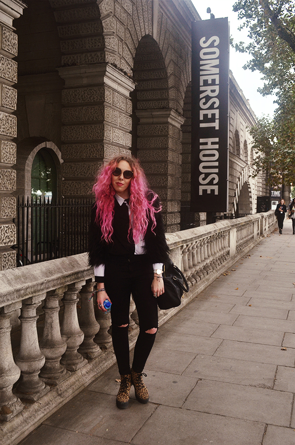 Stephi LaReine// UK Fashion Blogger// LFW London Fashion Week Street Style Day Three, Vita Coco, riipped jeans, romwe shirt, long hair fur coat jacket, leopard shoes, pink hair, matthew williamson