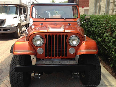 Gambar jeep cj7 modifikasi ini terlihat sangat elegant karena