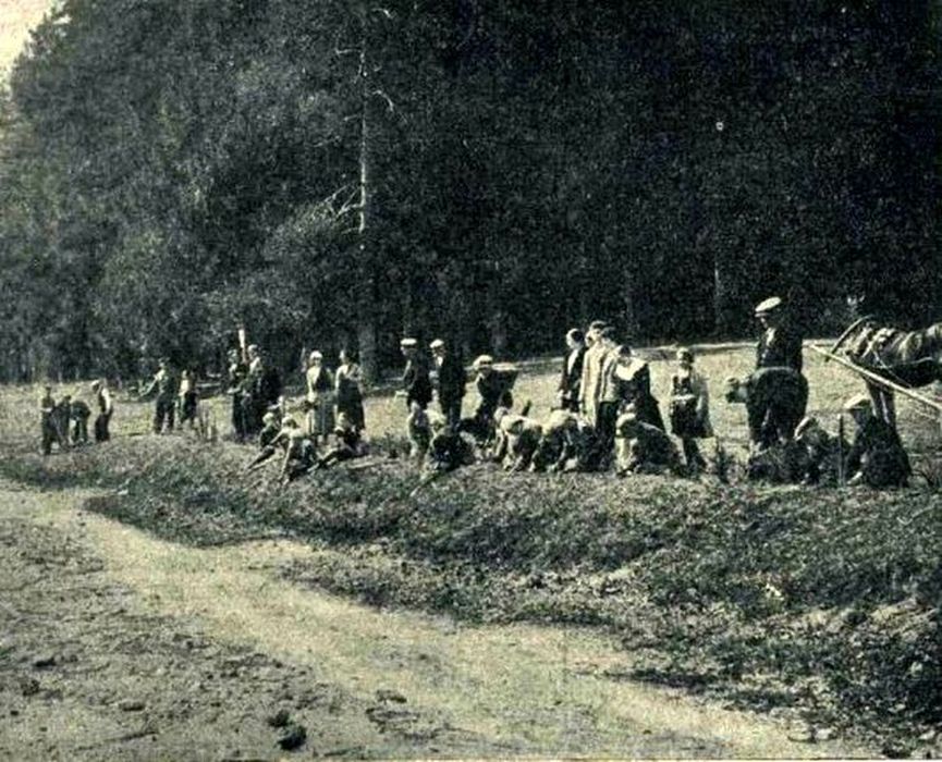 1933. gads. Mazie dzimtenes daiļotāji darbā - Taurkalnes pag. 5-kl. pamatskolas audzēkņi