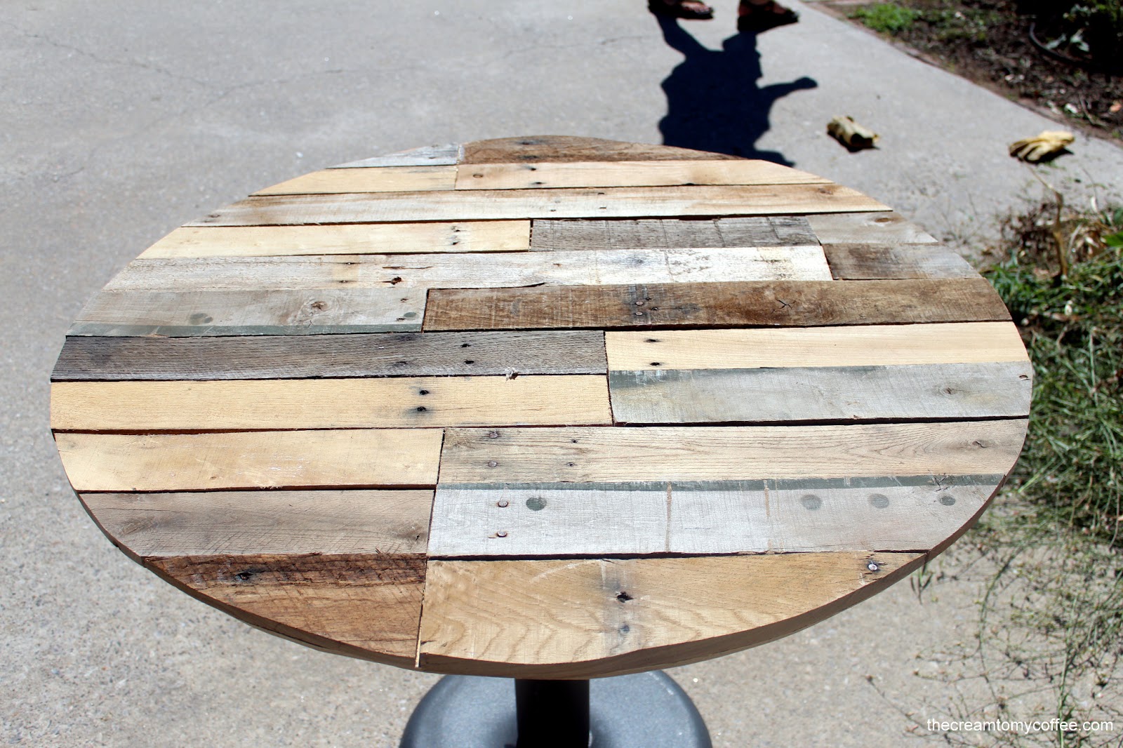 DIY Pallet Table The Cream to My Coffee