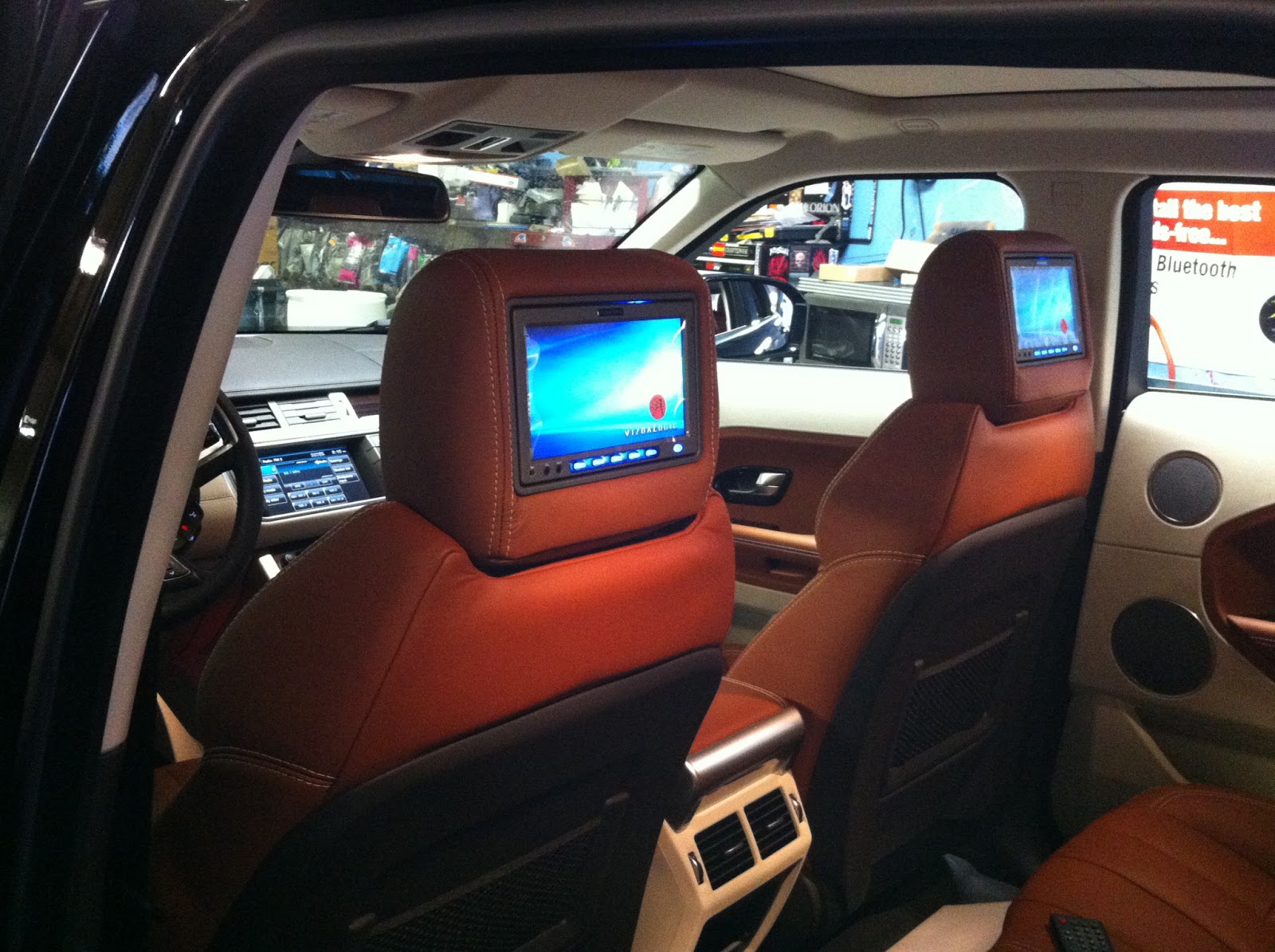 Hurleys Auto Audio Range Rover Evoque for Rear Seat Entertainment
