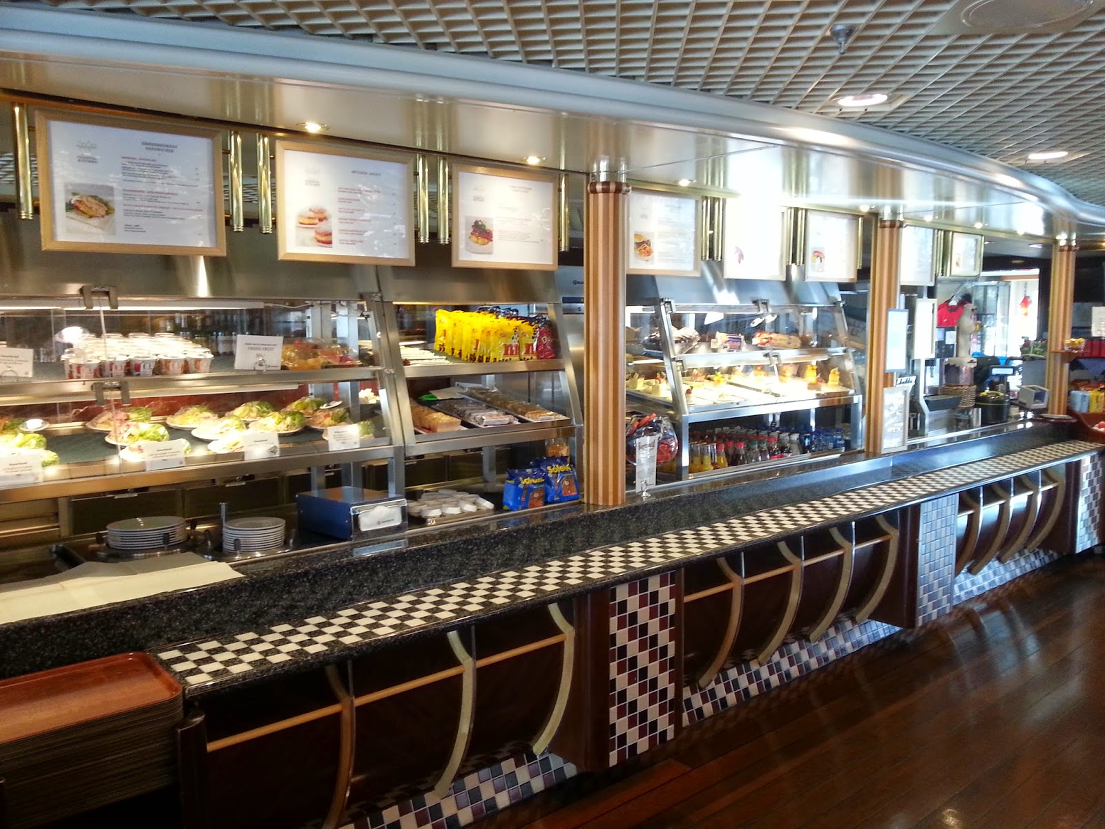 Hurtigruten MS Polarlys - Cafe Lokalen Hurtigruten MS Polarlys - Cafe Lokalen