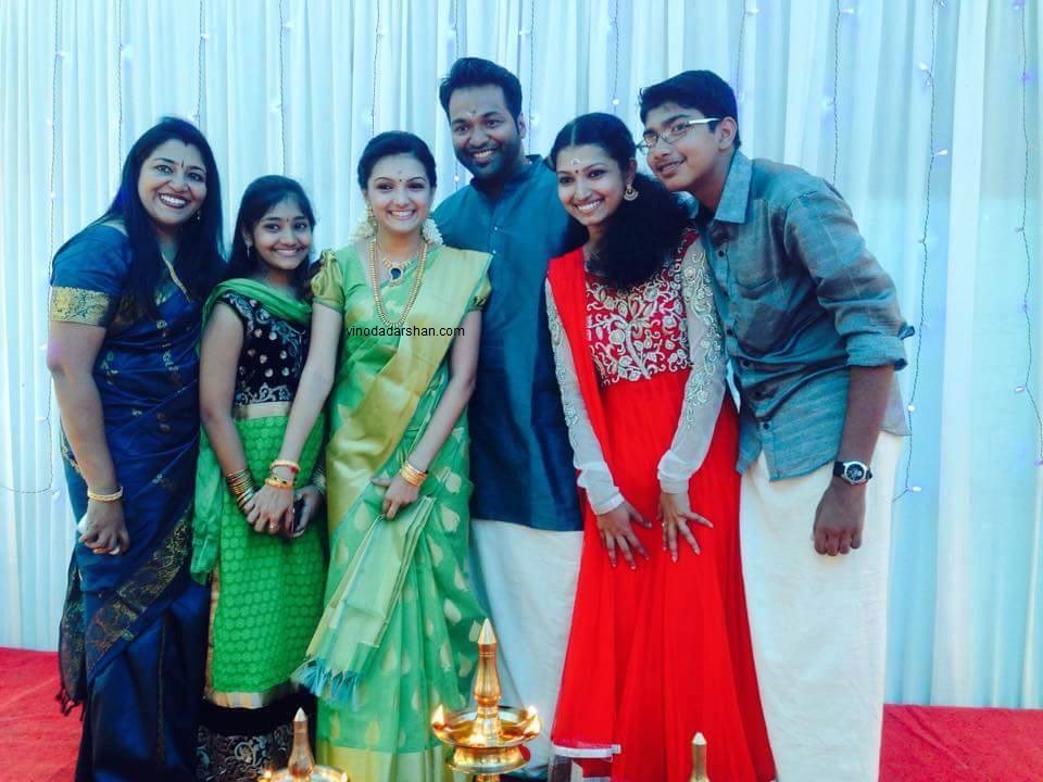 Actress Saranya Mohan and Aravind with their sisters and family memebers Actress Saranya Mohan and Aravind with their sisters and family memebers