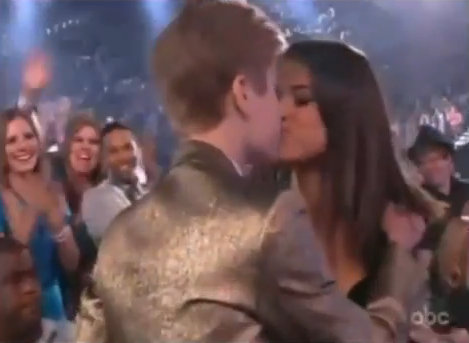 justin bieber and selena gomez kissing on the lips at the beach. justin bieber and selena gomez