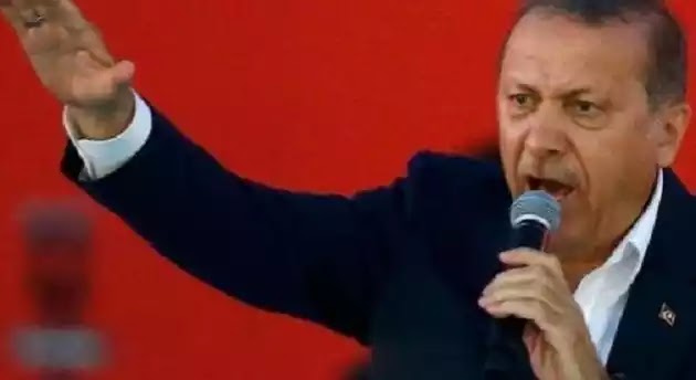 Ερντογάν: «Θα ξεριζώσω τα κεφάλια των προδοτών» Ερντογάν: «Θα ξεριζώσω τα κεφάλια των προδοτών»