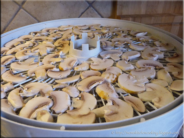 Mom's Cafe Home Cooking: Dehydrated Mushrooms and Mushroom Powder