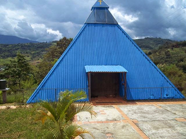 IGLESIA DE JIGUALES- LAGO CALIMA