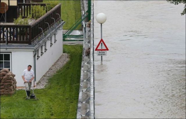 JAKARTA PERLU nyontoh AUSTRIA hadapi BAJIR kaya gini !