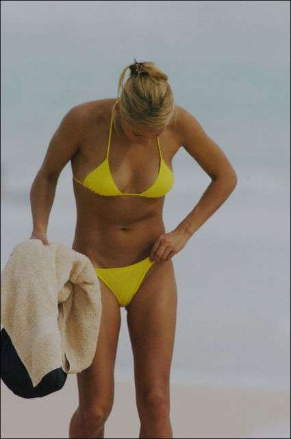 Anna Kournikova Yellow Bikini 112