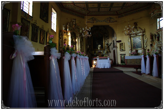 Różowa dekoracja ślubna kościoła Dobrzeń Wielki