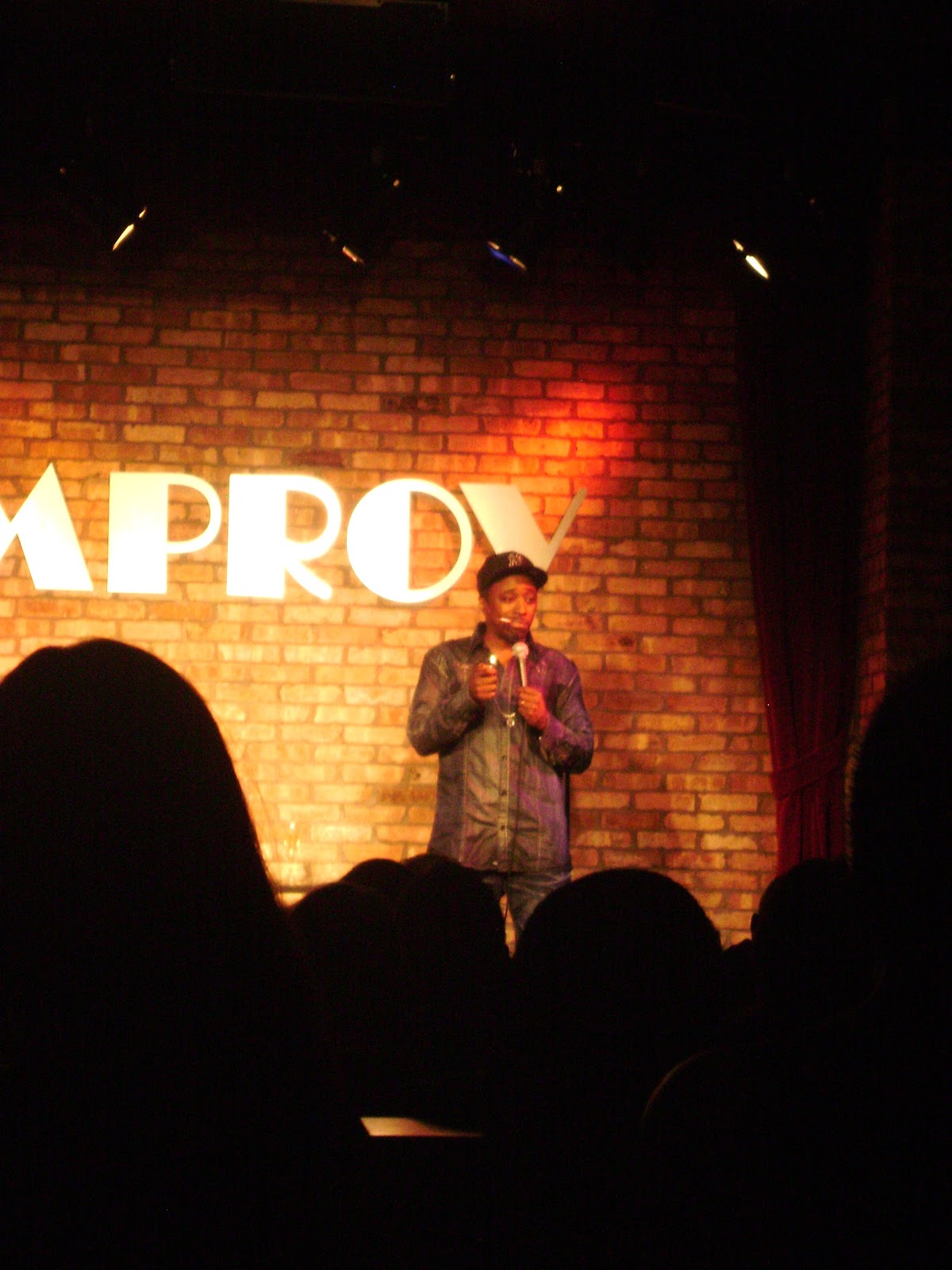 Outfit Comedy Show Chic