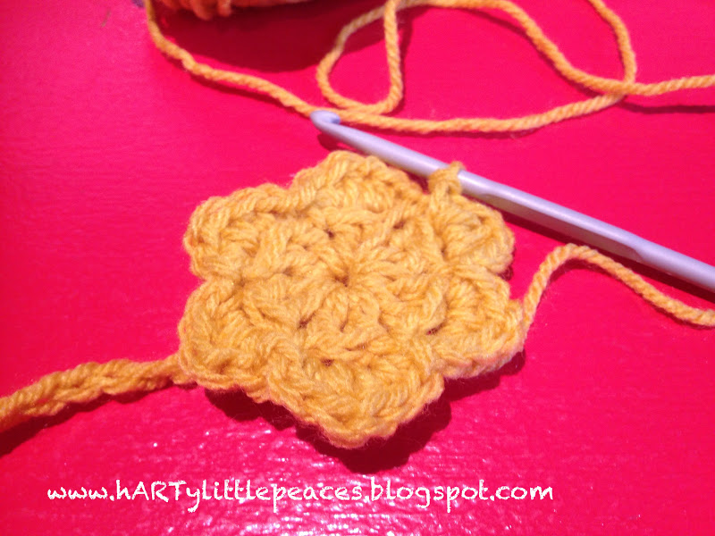 hARTylittlepeaces daisy chain crochet flower tutorial