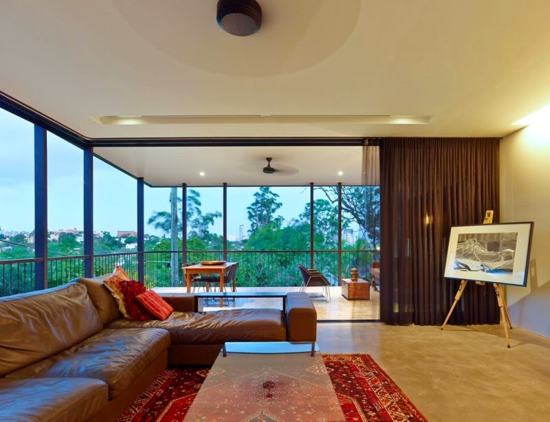 Creative design solutions implemented in modern house on a slope Désign sol Diseño