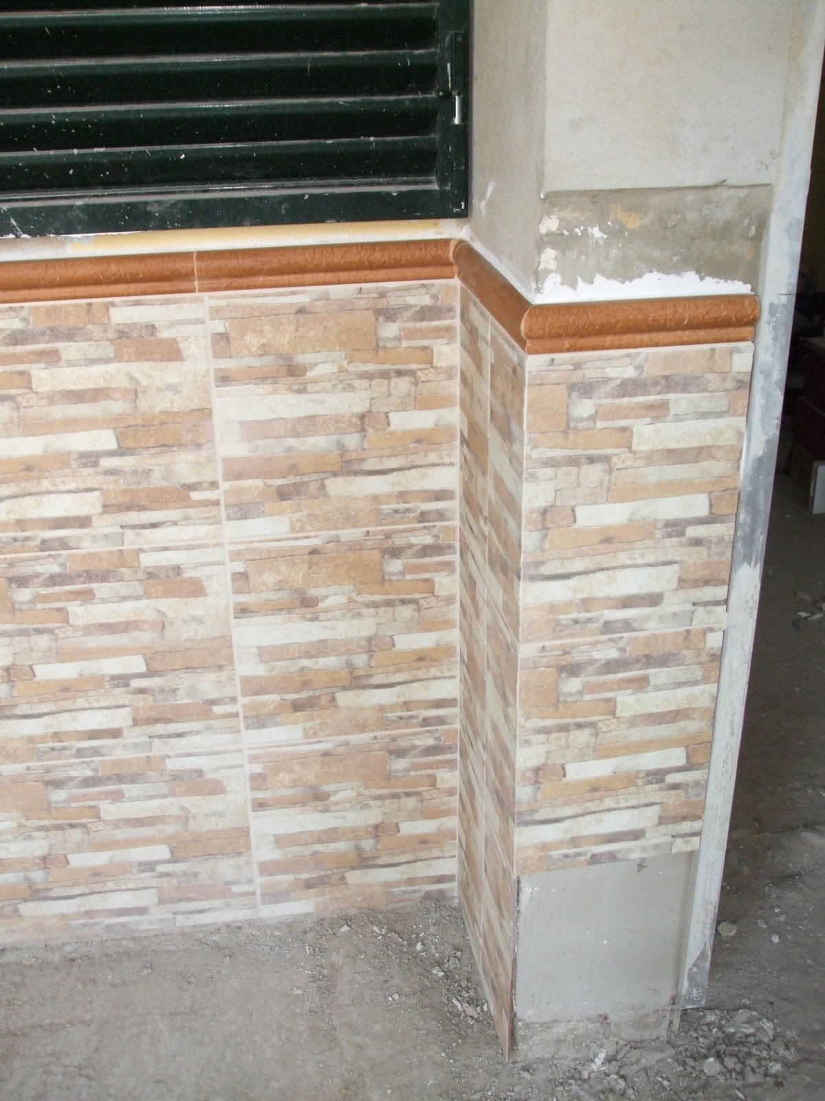 AZULEJOS, ALICATADOS Y ALICATADORES.: ALICATADO DE ADOSADO EN BELLAVISTA.