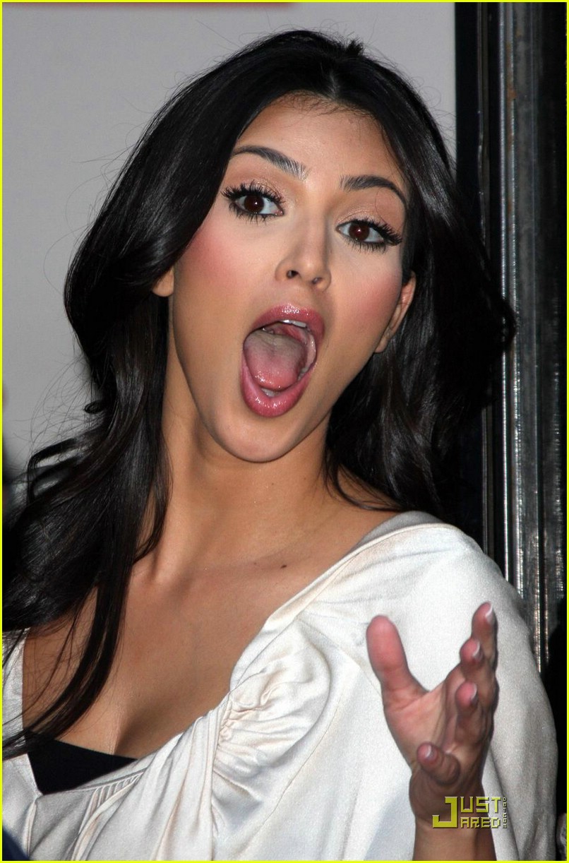 Kim Kardashian do Lip Kiss On Valentine 2012 Kim Kardashian do Lip Kiss On Valentine 2012