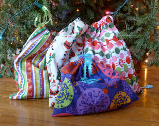 Easy Fabric Gift Bag Tutorial