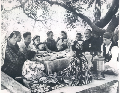 Shaahmed Shamakhmudov and some of his 15 adopted children tashkent evacuation WWII, uzbekistan art craft tours